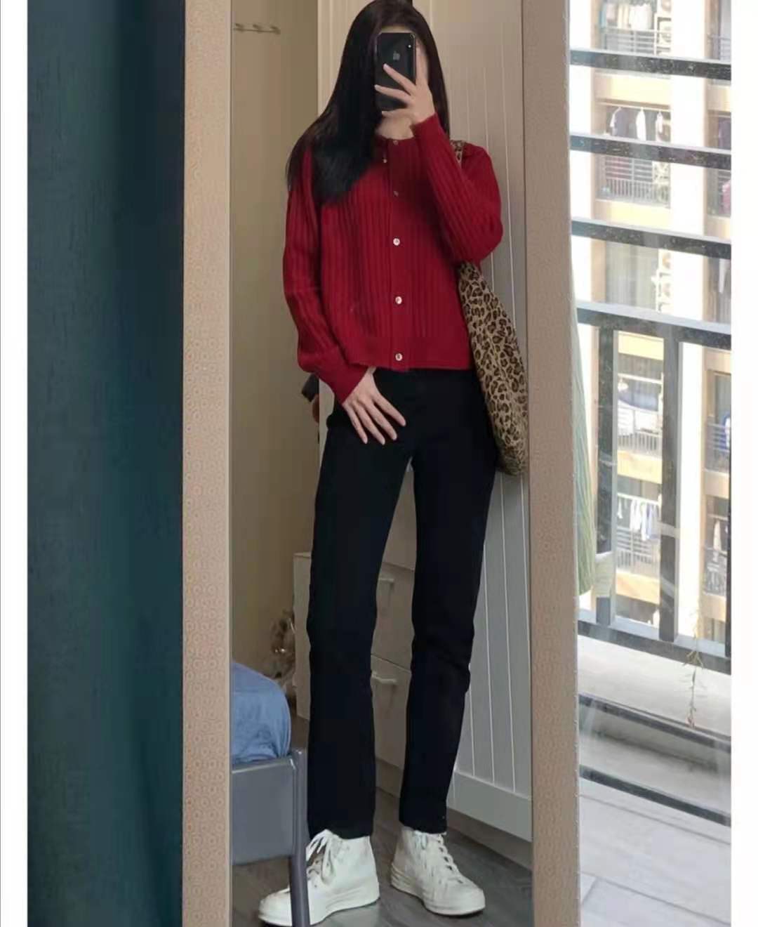 红色毛衣搭配什么裤子和鞋子悦目:beat365亚洲体育官方网站(图5)
红色毛衣搭配什么裤子和鞋子悦目:beat365亚洲体育官方网站(图5)