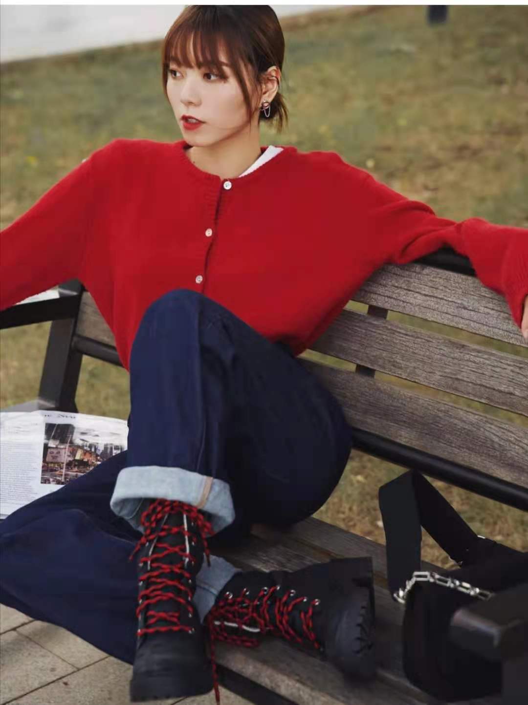 红色毛衣搭配什么裤子和鞋子悦目:beat365亚洲体育官方网站(图8)
红色毛衣搭配什么裤子和鞋子悦目:beat365亚洲体育官方网站(图8)