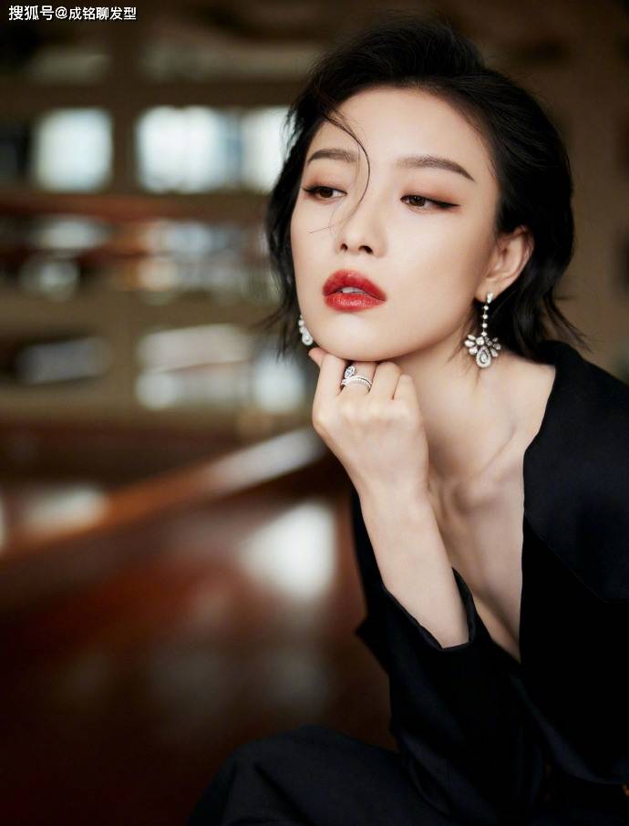 beat365亚洲体育官方网站_
发量少又细软适合什么发型?倪妮的微卷短发相识下 时尚又显高级(图7) beat365亚洲体育官方网站_
发量少又细软适合什么发型?倪妮的微卷短发相识下 时尚又显高级(图7)