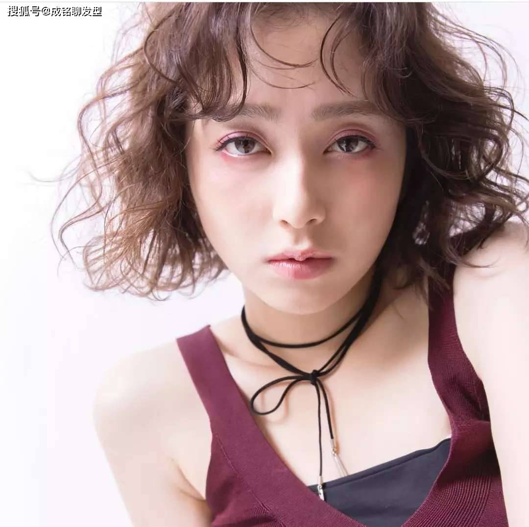 beat365亚洲体育官方网站_
发量少又细软适合什么发型?倪妮的微卷短发相识下 时尚又显高级(图9) beat365亚洲体育官方网站_
发量少又细软适合什么发型?倪妮的微卷短发相识下 时尚又显高级(图9)